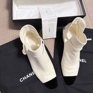 CHANEL Ankle Boots in White and Black, Lambskin Velvet cap toe